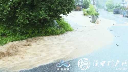 強降雨導致略陽縣部分鄉(xiāng)鎮(zhèn)山體塌方道路受損！