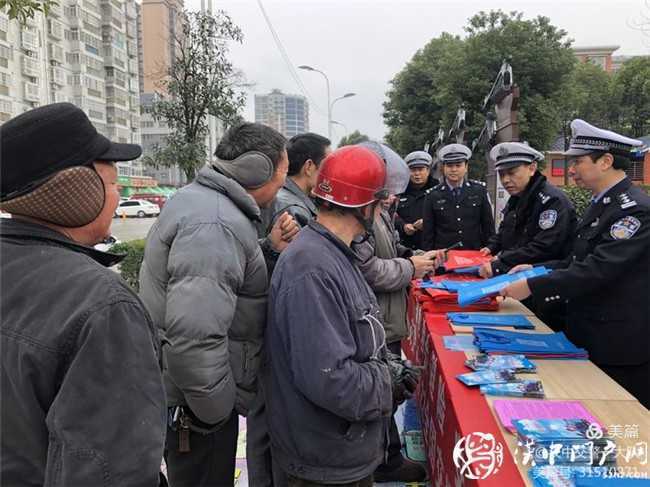 漢中交警一大隊(duì)熱熱鬧鬧唱響交通安全宣傳日