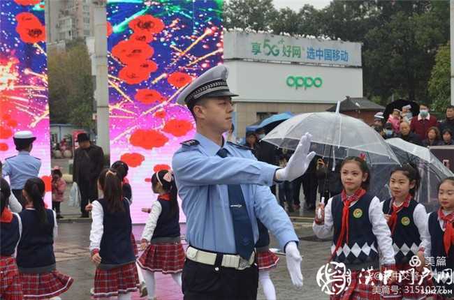 漢中交警一大隊(duì)熱熱鬧鬧唱響交通安全宣傳日