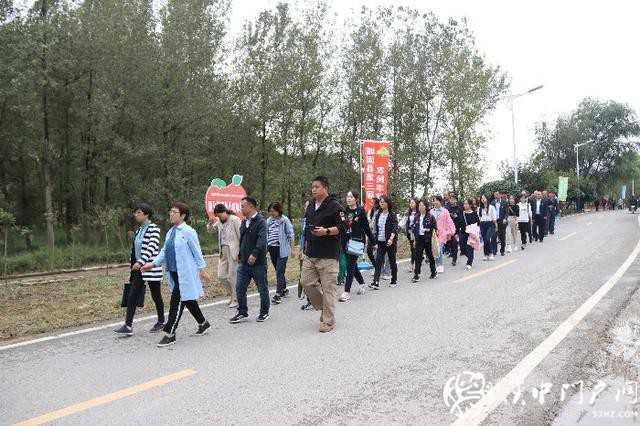 漢中市醫(yī)保局聯(lián)合開展消費扶貧和團隊建設(shè)活動