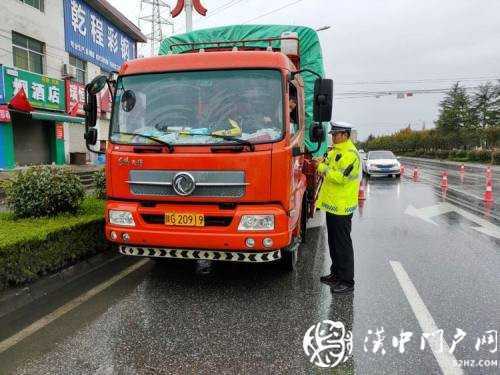 國(guó)慶中秋假期，漢中市道路交通總體平穩(wěn)有序