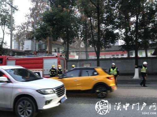 巡邏路上遇起火，漢中交警全力協(xié)助消防人員撲滅火情