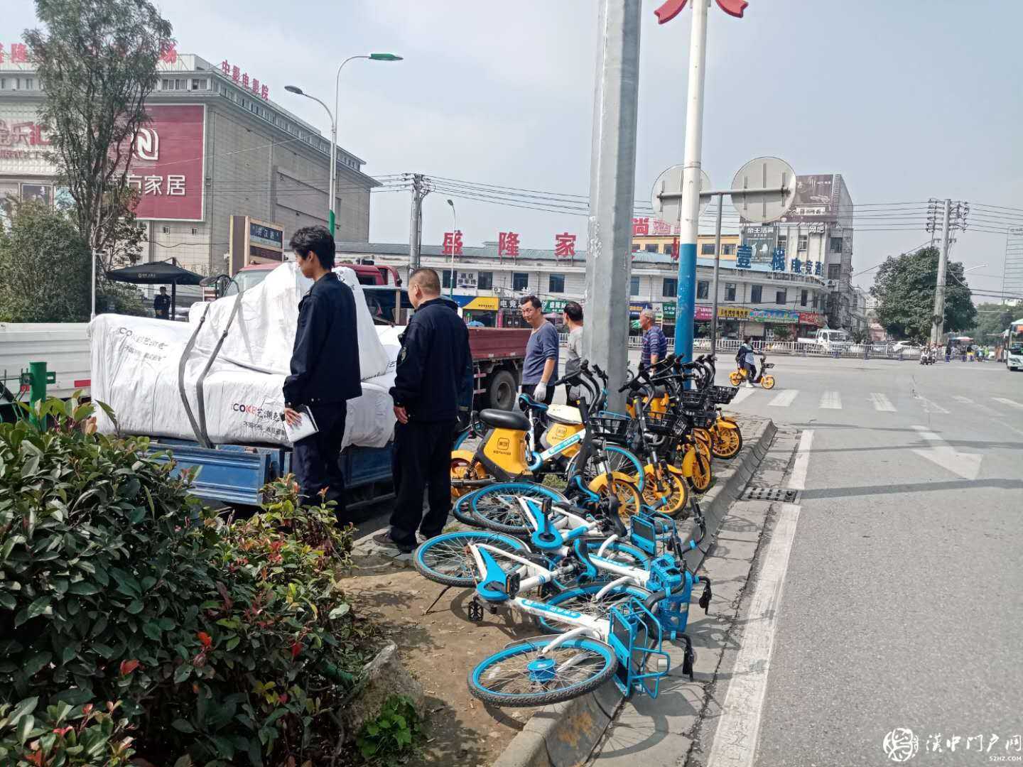 漢臺區(qū)東關街道辦事處 開展“共享單車、共享文明”整治行動