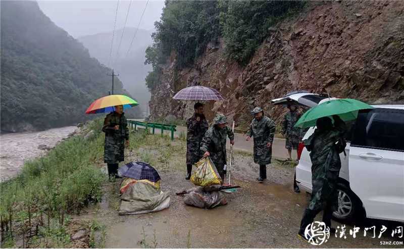 流浪老人被困暴雨中，鎮(zhèn)村干部施救解危難 ——碑壩鎮(zhèn)“五個大走訪、辦好民生事”黨史學習教育實踐活動紀實