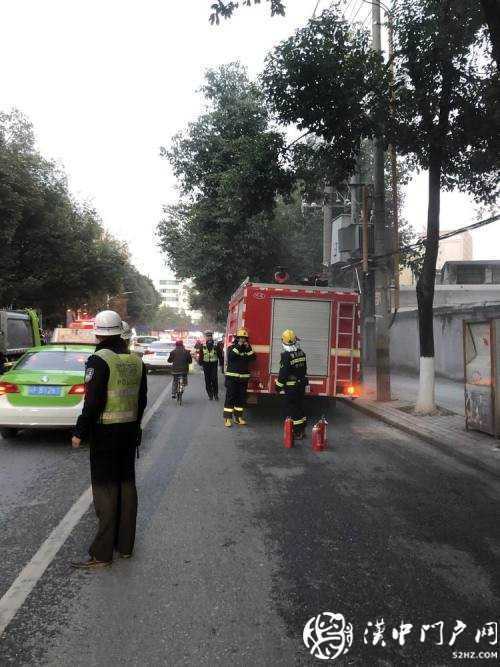 巡邏路上遇起火，漢中交警全力協(xié)助消防人員撲滅火情