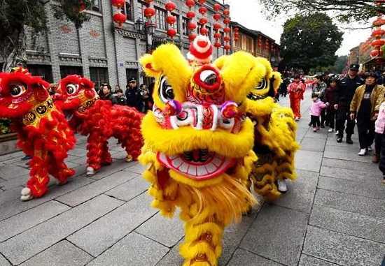 非遺鬧古鎮(zhèn) 歡樂過元宵！賞花燈，猜燈謎，看社火......