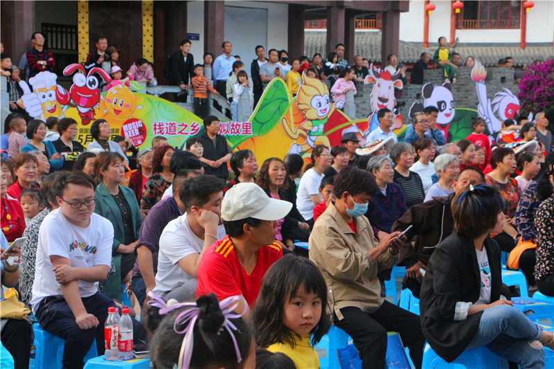 啤酒龍蝦美食嗨翻天！2021褒國(guó)古鎮(zhèn)第三屆啤酒龍蝦節(jié)盛大的啟幕