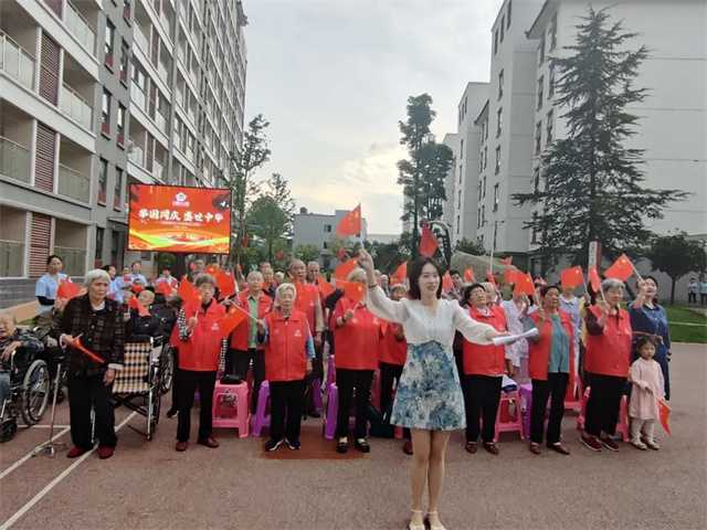 舉國(guó)同慶 盛世中華丨褒國(guó)康樂(lè)園祝福祖國(guó)72周年生日！