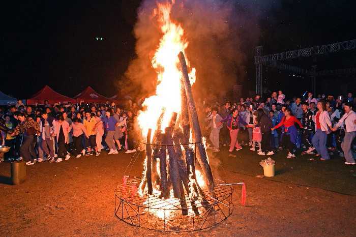 城固縣2023首屆帳篷音樂節(jié)暨夏季旅游攻略推介活動(dòng)拉開帷幕