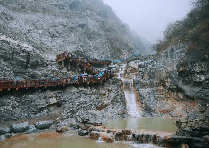 “嘉陵棧道 靈巖洞天”靈巖寺景區(qū)棧道開(kāi)放暨略陽(yáng)縣冬季文旅消費(fèi)季系列活動(dòng)啟動(dòng)