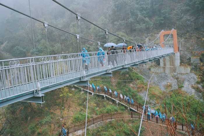 “嘉陵棧道 靈巖洞天”靈巖寺景區(qū)棧道開(kāi)放暨略陽(yáng)縣冬季文旅消費(fèi)季系列活動(dòng)啟動(dòng)