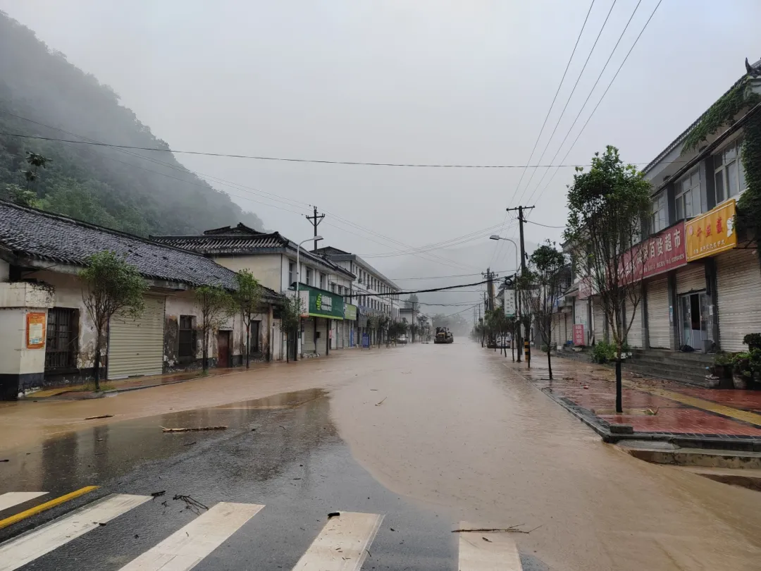 漢中撤離7349戶17513人，多條道路交通管制