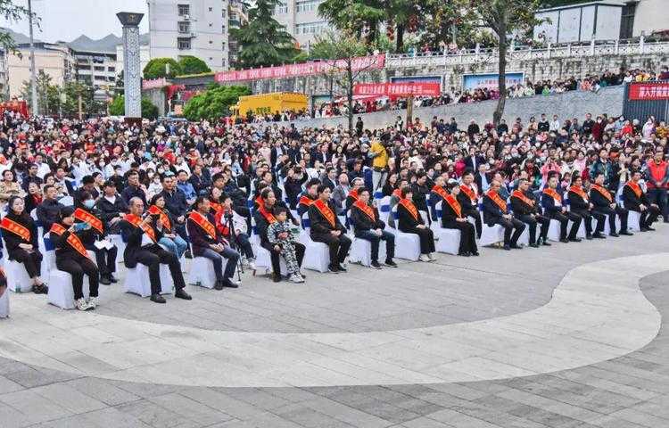 “夢回漢江源”交響音樂會在寧強(qiáng)縣震撼奏響