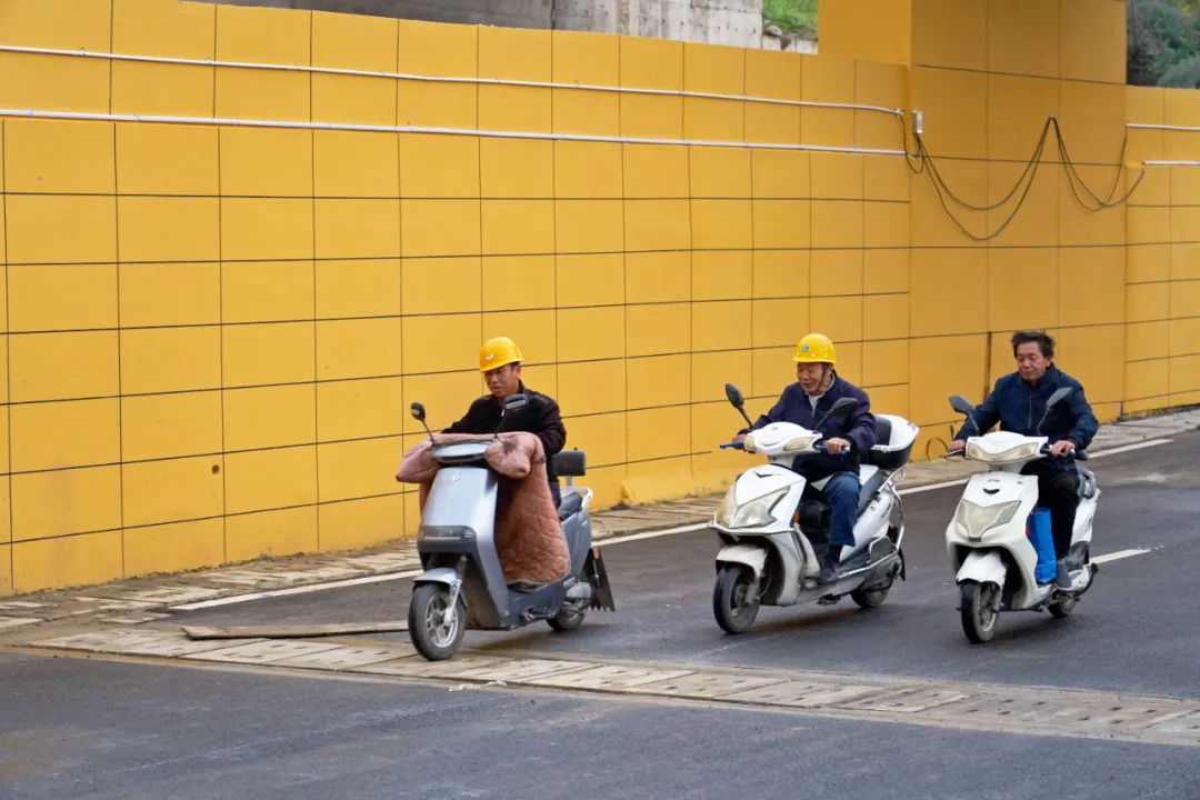 出行方便了！漢中興漢新區(qū)惠府路主車(chē)道通車(chē)！