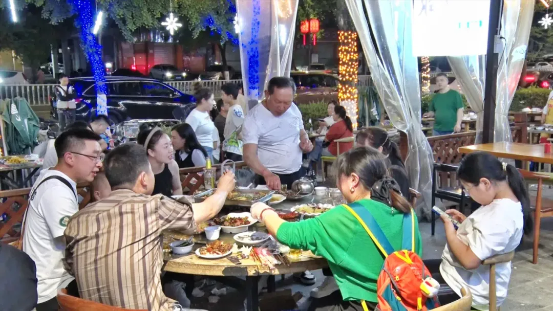 客流增長245%！漢中五一“夜經(jīng)濟”爆火