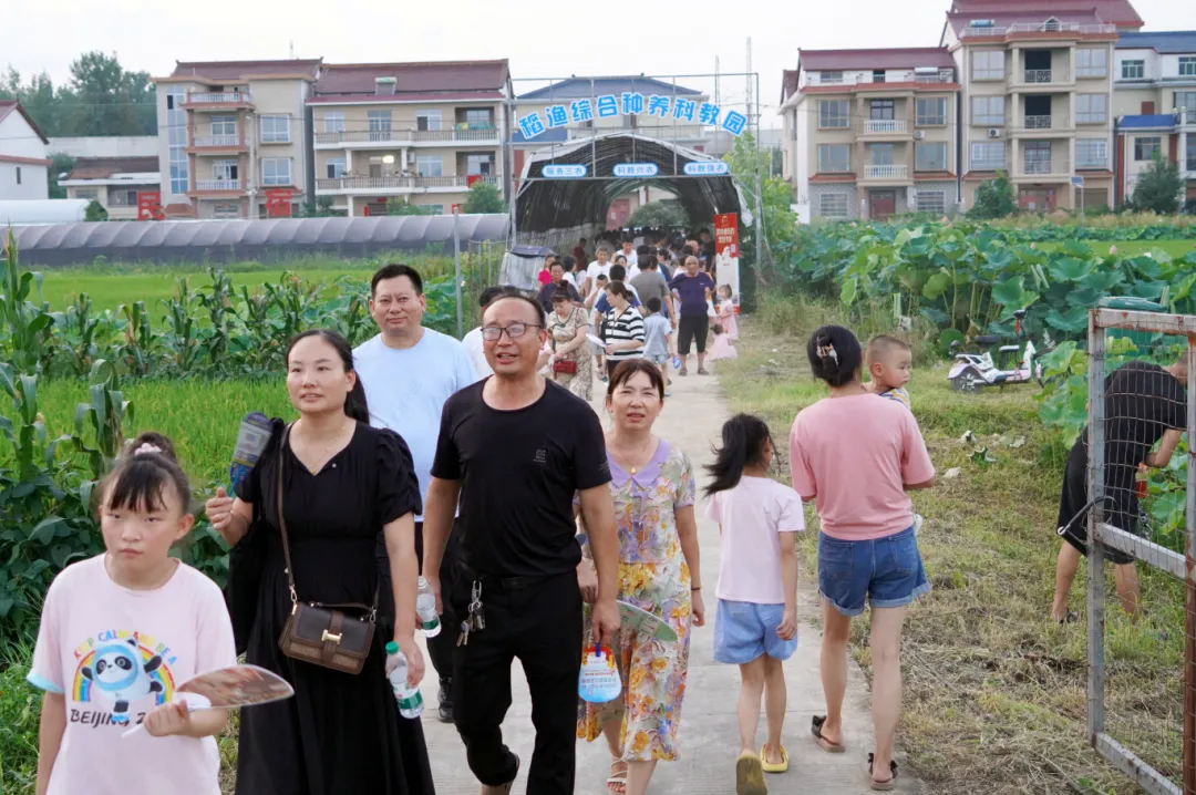 漢臺(tái)鋪鎮(zhèn)第三屆小龍蝦啤酒節(jié)開幕啦！嗨“啤”一“蝦”~