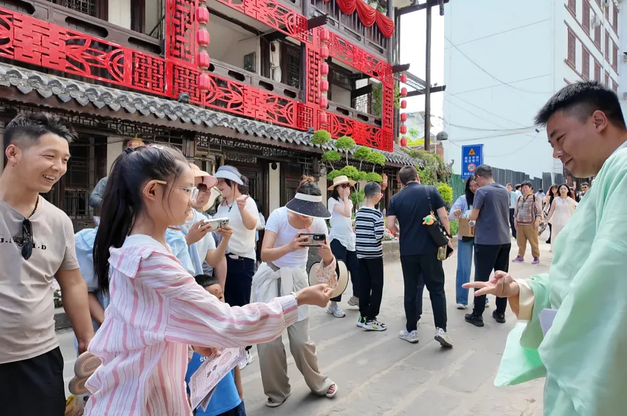 留壩文旅融合引燃“五一”熱