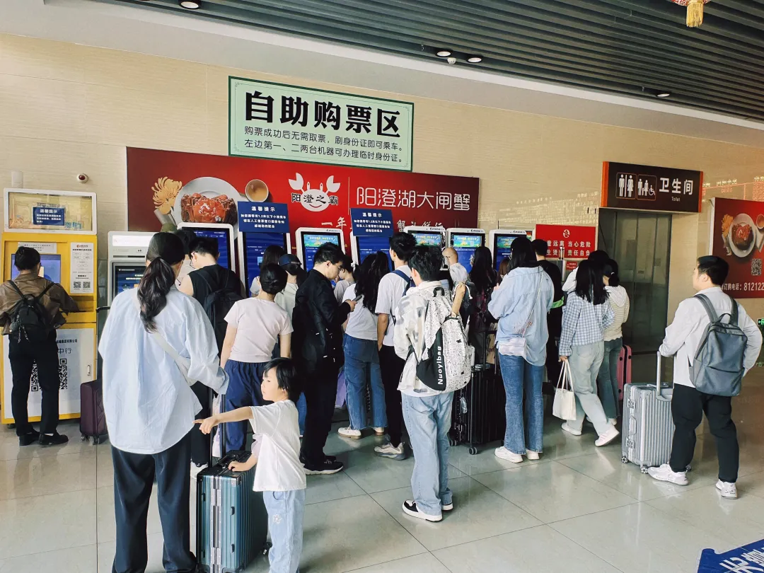 漢臺：交通部門聯動“護航” “五一”返程高峰平穩(wěn)有序