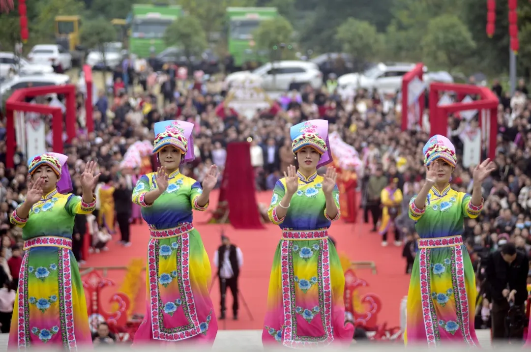 寧強(qiáng)“情定羌州·緣來是你”大型羌族集體婚禮浪漫開啟