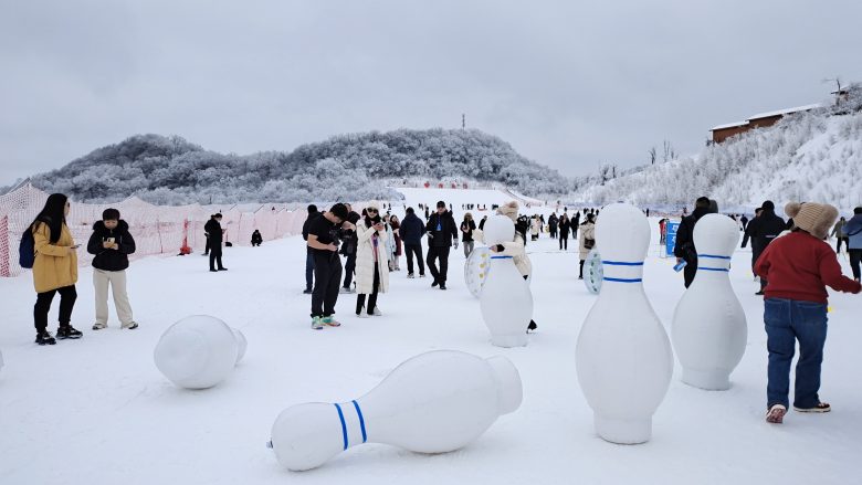 漢中市冰雪嘉年華南鄭分會(huì)場(chǎng)暨龍頭山第六屆云端冰雪季盛大啟幕插圖1